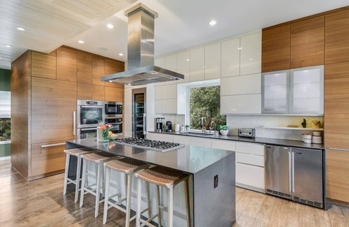 Barton Heights House | Above Capitol View: Pool, Spa & Skyline Events Await