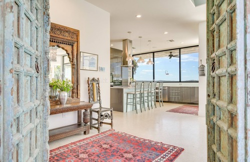Peyton Brook At Rob Roy House | Discover Clifftop Retreat: Pet-Friendly with Plunge Pool
