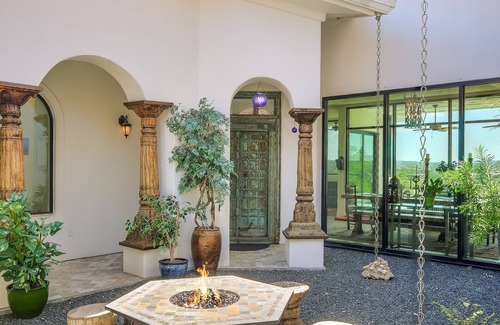 Peyton Brook At Rob Roy House | Discover Clifftop Retreat: Pet-Friendly with Plunge Pool