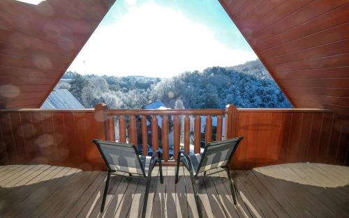 Sevierville Villa | Above it All: Guest Rated 9/10 with Pool & Hot Tub