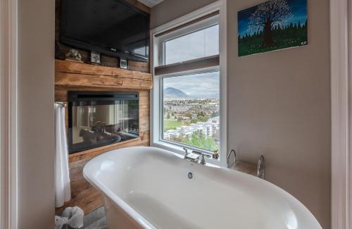 Okanagan-Similkameen Bed & Breakfast | Inviting Above the Beach Guest Suites with Kitchen & Breakfast
