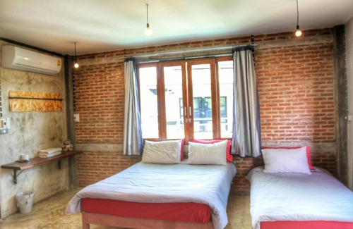 Mae Sariang House | Above the Sea Guesthouse: Family-Friendly with Pool Access