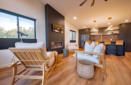 Sedona House | Elevated Views and Family-Friendly Amenities Await!