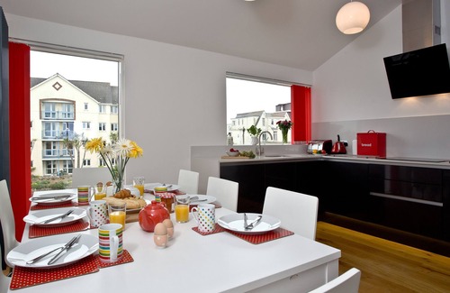 Newquay House | Modern Townhouse with Ocean Views in Newquay - Rated 9.8