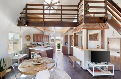 Landers House | Experience the Unique Abracadabra Dome: Cozy 1 Bedroom Retreat