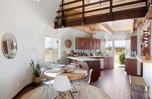 Landers House | Experience the Unique Abracadabra Dome: Cozy 1 Bedroom Retreat