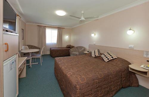 East Tamworth Hotel | Cozy Abraham Lincoln Motel with Pool and Family-Friendly Amenities