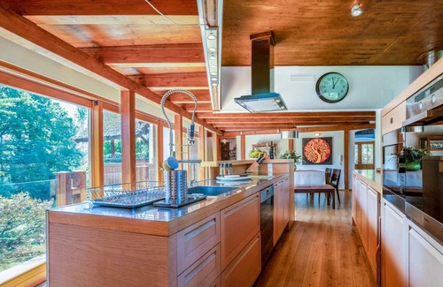 Abrahamhegy Villa | Serene ÁbraHome: Lakefront Escape with Pool & Spa