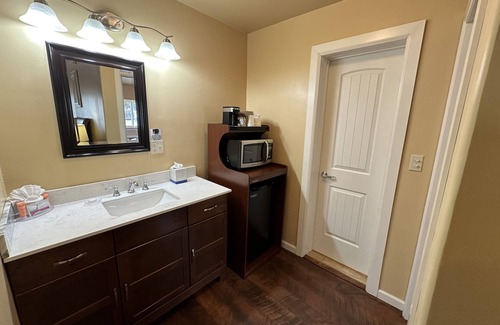 Ouray Hotel | Highly Rated Abram Inn & Suites with Family-Friendly Perks
