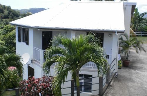 Le Marin House | Explore Abri Gens Libres: Oceanfront Retreat with Breakfast