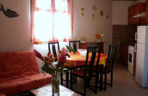 Le Marin House | Explore Abri Gens Libres: Oceanfront Retreat with Breakfast