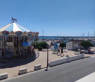 Saintes-Maries-de-la-Mer Hotel | Experience Oceanfront Bliss at Abrivado with Pet-Friendly Amenities