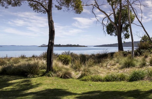 Taranna House | Oceanfront Escape at Abs by the Bay - Rated 9.3/10