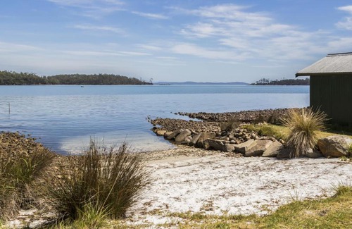 Taranna House | Oceanfront Escape at Abs by the Bay - Rated 9.3/10