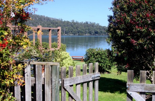 Taranna House | Oceanfront Escape at Abs by the Bay - Rated 9.3/10