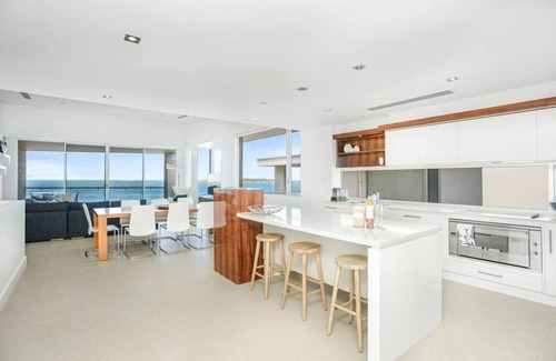 McCracken Apartment | Spectacular Views of Victor Harbor with Pool and Kitchen