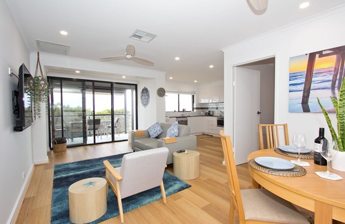 Semaphore Park Apartment | Ocean View 2 Bedroom Unit at Sandy Feet - Rated 9.6/10