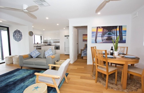 Semaphore Park Apartment | Ocean View 2 Bedroom Unit at Sandy Feet - Rated 9.6/10