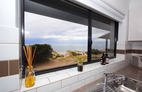Semaphore Park Apartment | Ocean View 2 Bedroom Unit at Sandy Feet - Rated 9.6/10