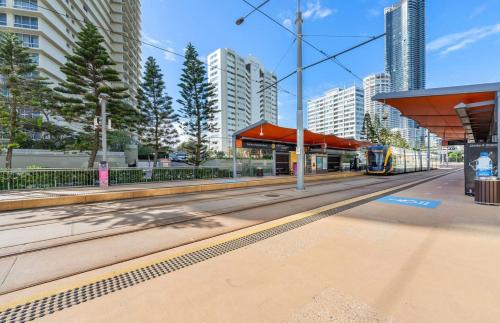 Surfers Paradise Apartment | Absolute Beach Front