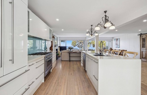 Sapphire Beach House | Beachfront Bliss: Hampton on the Beach with Pet-Friendly Perks
