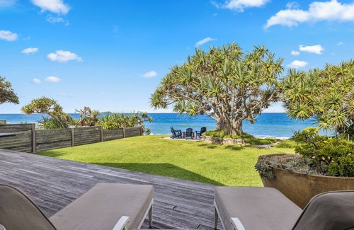 Sapphire Beach House | Beachfront Bliss: Hampton on the Beach with Pet-Friendly Perks