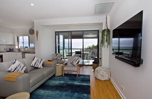 Semaphore Park Apartment | Oceanfront 2-Bedroom Unit with Pool and Spa at Sandy Feet