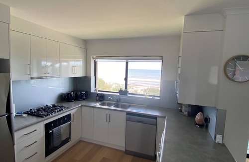Semaphore Park Apartment | Oceanfront 2-Bedroom Unit with Pool and Spa at Sandy Feet