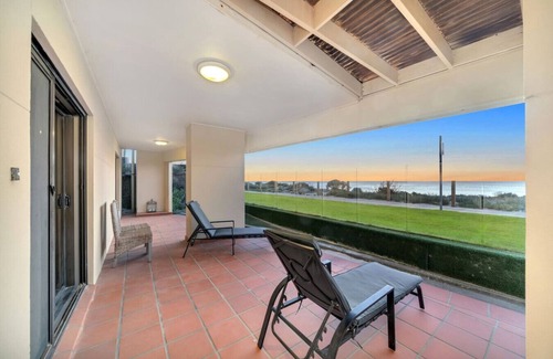 Adelaide House | Discover Semaphore Mansion: Family-Friendly Retreat Awaits
