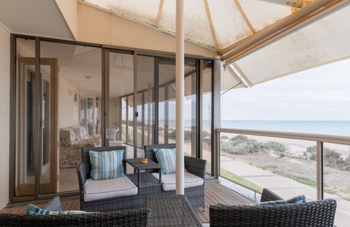 Adelaide House | Discover Semaphore Mansion: Family-Friendly Retreat Awaits