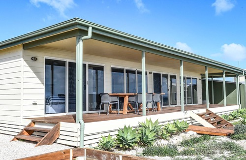 Moorowie House | Ultimate Beachfront Retreat at Hardwicke Bay – 10/10 Rated