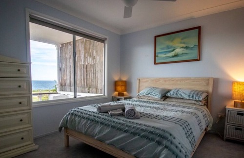 Minnie Water Apartment | Beachfront Retreat with Kitchen - Seascape Beach Escape
