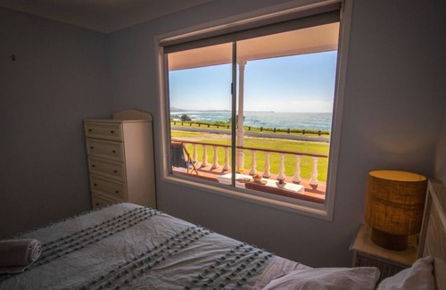 Minnie Water Apartment | Beachfront Retreat with Kitchen - Seascape Beach Escape