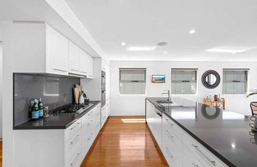Shellharbour House | Beachfront Retreat with Pool & Ocean Views Near Sydney
