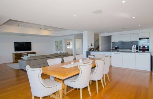 Shellharbour House | Beachfront Retreat with Pool & Ocean Views Near Sydney