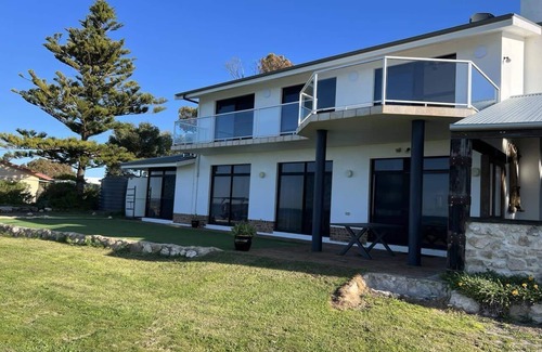 Carribie House | Beachfront Holiday House with Breathtaking Ocean Views
