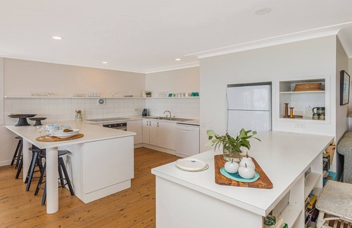 Pearl Beach House | Beachfront Paradise at Pearl Beach – Rated 9.6/10!
