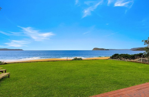 Pearl Beach House | Beachfront Paradise at Pearl Beach – Rated 9.6/10!