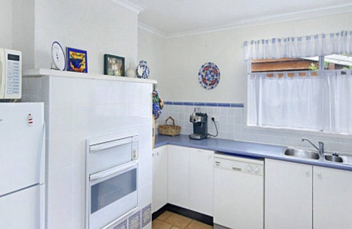 Patonga House | Beachfront Bliss: Family-Friendly Stay with Ocean Views