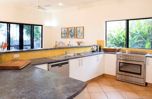 Newell Condo | Seaside Serenity at Newell Beach with Pool & Ocean Views