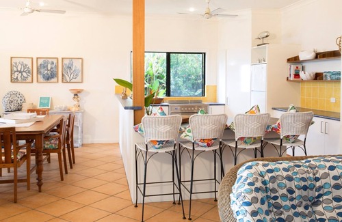 Newell Condo | Seaside Serenity at Newell Beach with Pool & Ocean Views