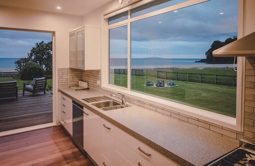 Onemana House | Ocean View Delight at Absolute Beachfront Onemana