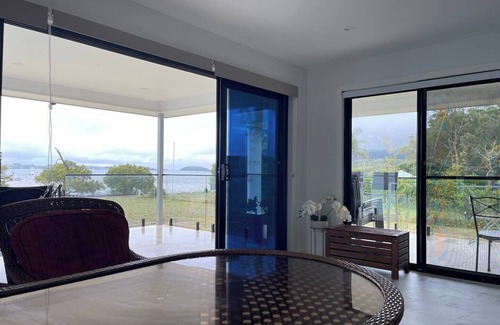 Pindimar House | Experience Pindimar Beach House: Ocean View & Pet Friendly
