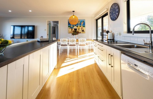 Melville House | Oceanfront Bliss: Smooth Sailing Yorke Peninsula Awaits