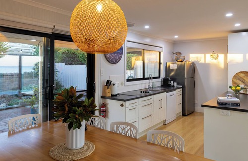 Melville House | Oceanfront Bliss: Smooth Sailing Yorke Peninsula Awaits