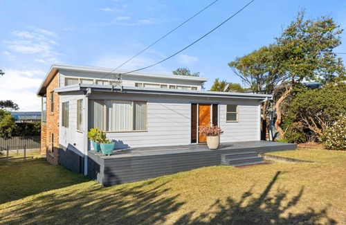 Hyams Beach House | Experience Absolute Blue: Oceanfront Bliss Awaits You