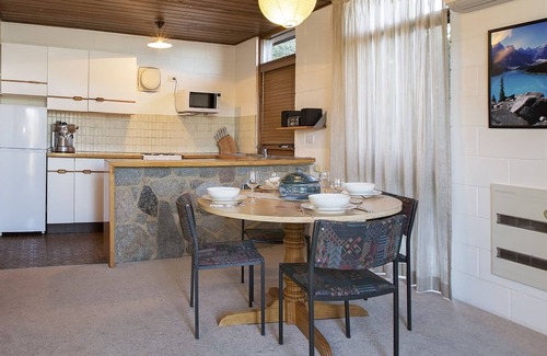 Jindabyne Apartment | Tranquil Lakefront Escape in Scenic Jindabyne