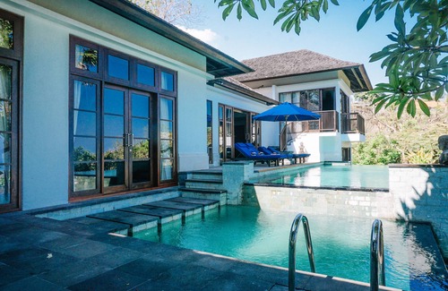 Kayu Putih Villa | Indulge in Splendor Above Lovina, North Bali