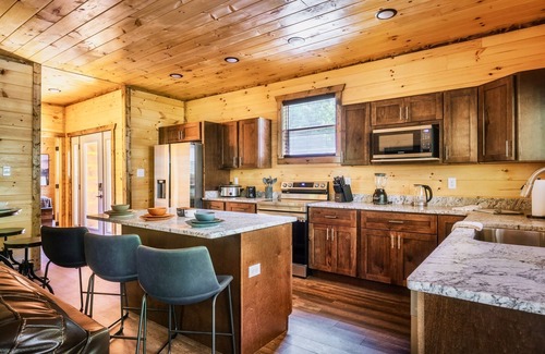 Wears Valley Cabin | Discover Absolute Privacy with Spa and Pool Access!