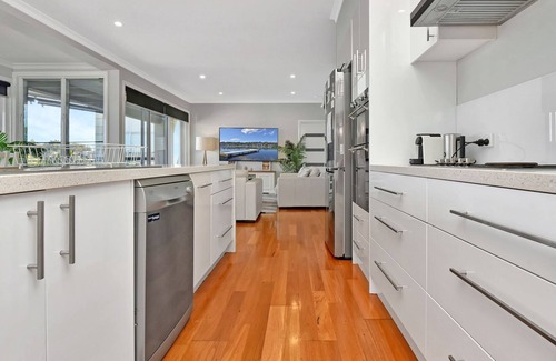 Fishing Point House | Guest Rated 10/10: Absolute Waterfront Lakehouse Retreat